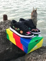 کتونی نایکی اس بی دانک نک فیس با طراحی گرافیکی جسورانه