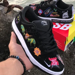 کتونی نایکی اس بی دانک نک فیس با طراحی گرافیکی جسورانه