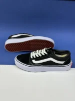 کتونی ونس اُلد اسکول مشکی و سفید با طراحی کلاسیک و محبوب