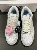 تصویر کتونی جردن 1 ترویس اسکات وایت پارتی با طراحی سفید و جزئیات منحصر به فرد