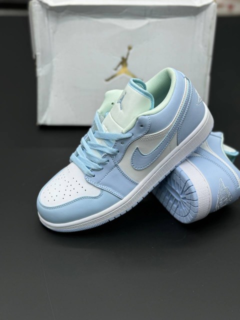 aj1-low-university-blue (2) تصویر کتونی جردن 1 یونیورستی بلو با ترکیب رنگ آبی دانشگاهی و سفید
