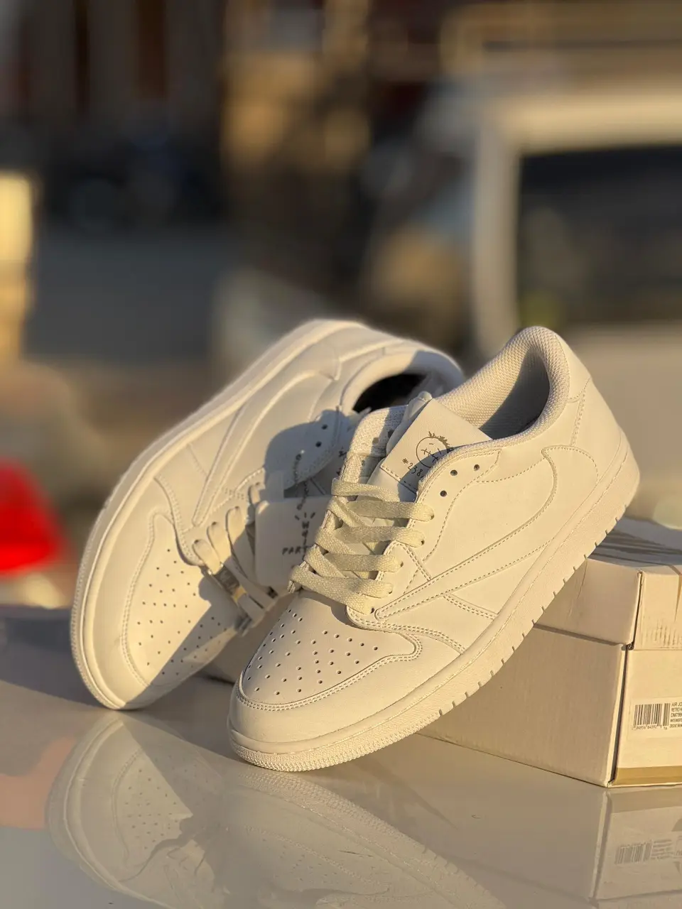 aj1-low-x-travis-scott-white-party تصویر کتونی جردن 1 ترویس اسکات وایت پارتی با طراحی سفید و جزئیات منحصر به فرد