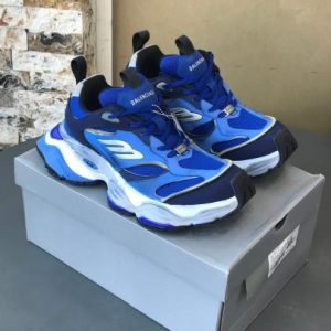 کتونی بالنسیاگا کارگو آبی مشکی در طراحی لوکس و مدرن برای استایل خیابانی