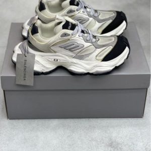 کتونی بالنسیاگا کارگو خاکستری مشکی در طراحی لوکس و مدرن برای استایل خیابانی