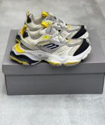 کتونی بالنسیاگا کارگو خاکستری زرد در طراحی لوکس و مدرن برای استایل خیابانی