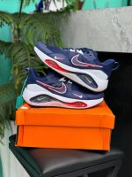 کتونی نایکی ایر زوم وینفلو V2 با رویه مشبک و فناوری ایر زوم، مناسب برای دوندگان و تمرینات ورزشی