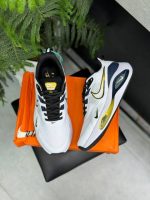 کتونی نایکی ایر زوم وینفلو V2 با رویه مشبک و فناوری ایر زوم، مناسب برای دوندگان و تمرینات ورزشی