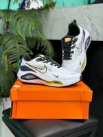 کتونی نایکی ایر زوم وینفلو V2 با رویه مشبک و فناوری ایر زوم، مناسب برای دوندگان و تمرینات ورزشی