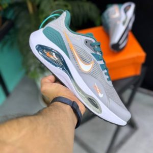 کتونی نایکی ایر زوم وینفلو V2 با رویه مشبک و فناوری ایر زوم، مناسب برای دوندگان و تمرینات ورزشی