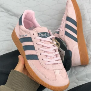 کتونی آدیداس سامبا اسپیزال رز با زیره آدامسی و رویه جیر در رنگ صورتی ملایم