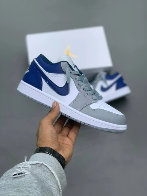 Aj1-low-French-Blue کتونی نایکی جردن ۱ فرنچ بلو با رویه چرم و طراحی آبی جذاب