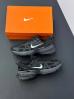 کتونی نایکی وی تو کی ران مشکی با رویه مشبک و طراحی یکدست