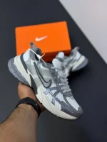 کتونی نایکی وی تو کی ران خاکستری با رویه تنفس‌پذیر و طراحی شیک