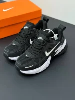 کتونی نایکی وی تو کی ران مشکی سفید با رویه مشبک و طراحی یکدست