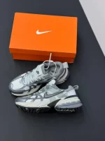 کتونی نایکی وی تو کی ران خاکستری با رویه تنفس‌پذیر و طراحی شیک