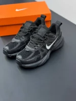 کتونی نایکی وی تو کی ران مشکی با رویه مشبک و طراحی یکدست