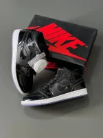 کتونی جردن ۱ اسپیس جم با رویه چرم براق و زیره آبی یخی