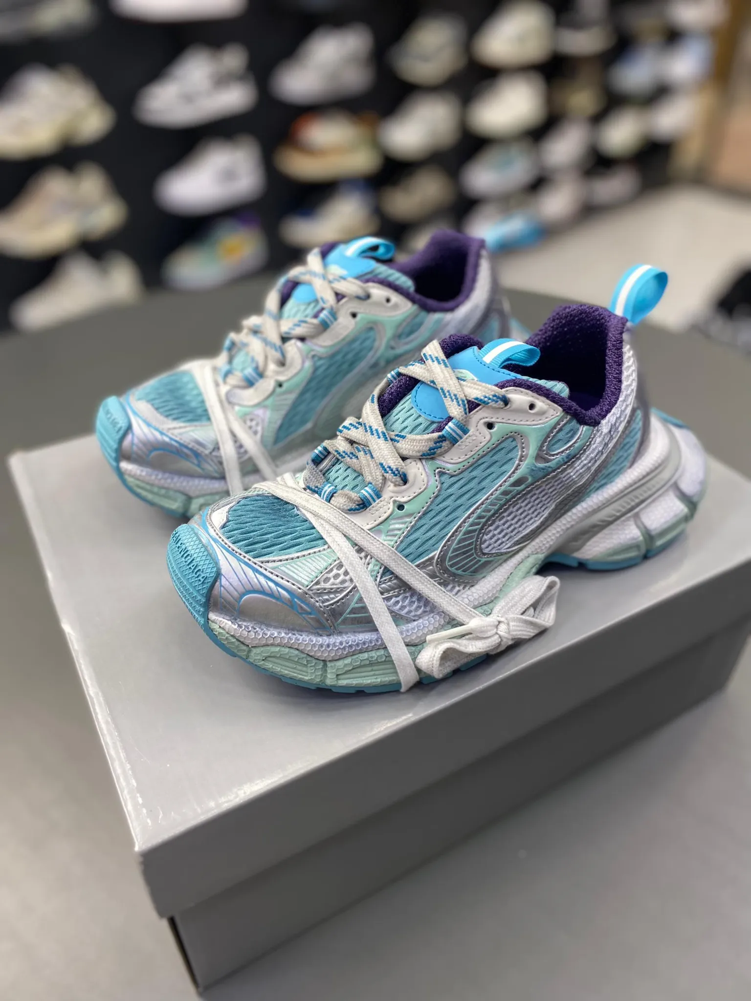 balenciaga-3xl (6) کتونی کتونی بالنسیاگا 3XL آبی آسمانی با طراحی حجیم