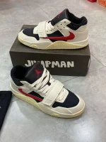 کتونی جردن جامپمن یونیورسیتی رد با رویه چرم و طراحی قرمز جذاب