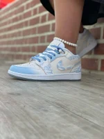 کتونی جردن ۱ لو سال اژدها با رویه چرم سفید و روکش سبز اژدهایی