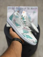 کتونی جردن ۱ لو سال اژدها با رویه چرم سفید و روکش سبز اژدهایی