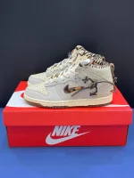 کتونی نایکی اس بی دانک بودگا فرندز اند فمیلی کرمی با رویه جیر و لوگوی نارنجی