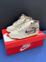 کتونی نایکی اس بی دانک بودگا فرندز اند فمیلی کرمی با رویه جیر و لوگوی نارنجی