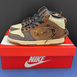 کتونی نایکی اس بی دانک بودگا لجند فونا براون با رویه جیر قهوه‌ای و لوگوی صدفی