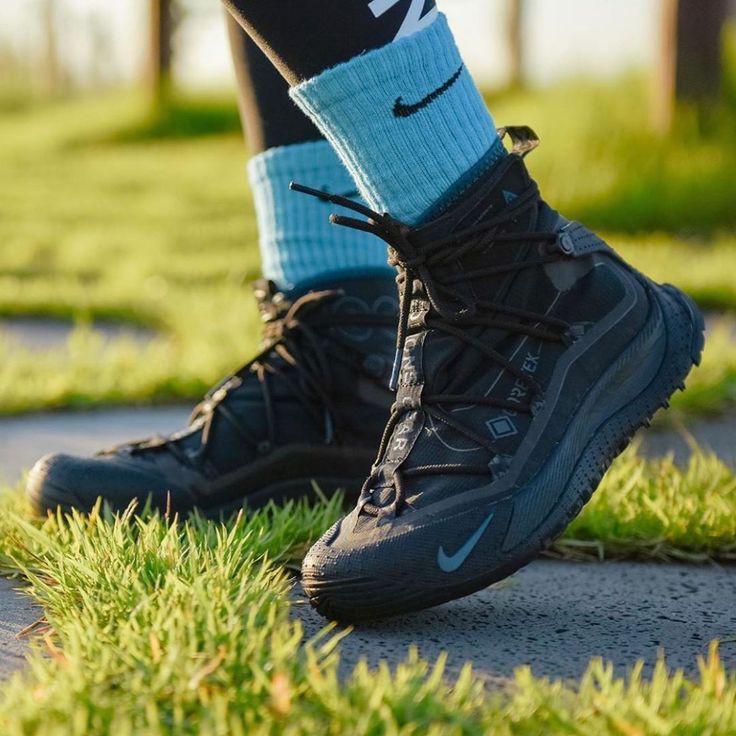 کتونی نایکی ACG ایر ترا با رویه چرم و مش نارنجی و زیره مقاوم