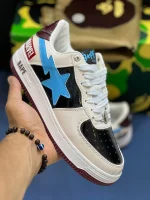 کتونی بیپ مارول راکت راکون بژ و مشکی با جزئیات آبی و قهوه‌ای در پس‌زمینه روشن