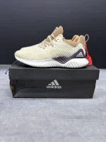 کتونی آدیداس آلفابانس بیاند کرم با مش کرم و زیره BOUNCE™ در پس‌زمینه روشن