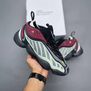 کتونی آدیداس اینتیمیدیشن پکر تک اینک با مش خاکستری و جیر مشکی در پس‌زمینه روشن