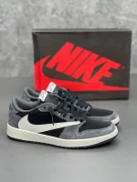 کتونی نایکی جردن 1 لـو ترویس اسکات خاکستری با چرم سفید و جیر خاکستری در پسزمینه روشن