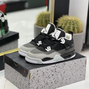 کتونی ایر جردن 4 مدل فیر پک با طراحی اسپرت و رنگبندی جذاب