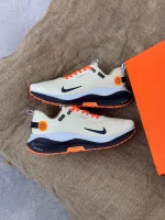 کتونی نایکی ری‌اکت اکس اینفینیتی ران 4 گور-تکس سی گلاس/توتال اورنج با مش سبز دریایی و روکش‌های نارنجی در پس‌زمینه روشن