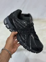 کتونی نیوبالانس ۱۹۰۶A مشکی با رویه مش و چرم مشکی یکدست، Swoosh خاکستری ملایم و زیره ABZORB