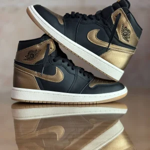 کتونی نایک ایر جردن 1 high Black Metallic Gold