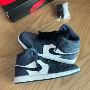 کتونی نایک ایر جردن 1 High Sanded Purple